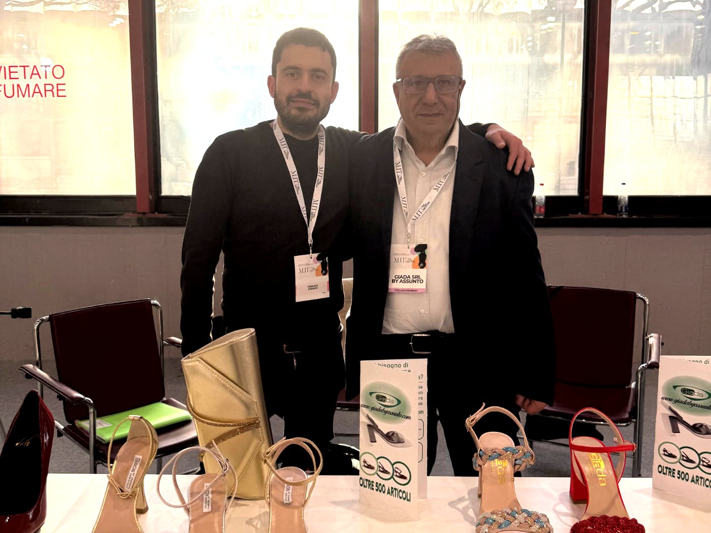 Gennaro Assunto e il figlio allo stand Giada S.r.l. by Assunto durante una fiera del settore calzaturiero